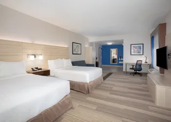 Holiday Inn Express & Suites Phoenix - Glendale Sports Dist by IHG hotel thumbnail 3