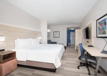 Holiday Inn Express & Suites Phoenix - Glendale Sports Dist by IHG hotel thumbnail 4