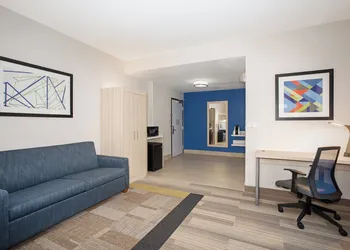Holiday Inn Express & Suites Phoenix - Glendale Sports Dist by IHG hotel thumbnail 5