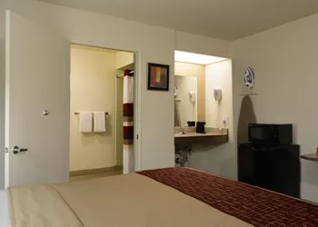 Red Roof Inn San Dimas - Fairplex hotel thumbnail 5