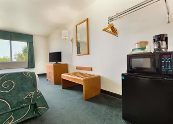 Travelodge by Wyndham Sharon Springs hotel thumbnail 2