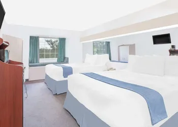 Microtel Inn by Wyndham Broken Bow hotel thumbnail 4