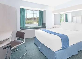 Microtel Inn by Wyndham Broken Bow hotel thumbnail 5