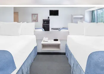 Microtel Inn by Wyndham Broken Bow hotel thumbnail 8