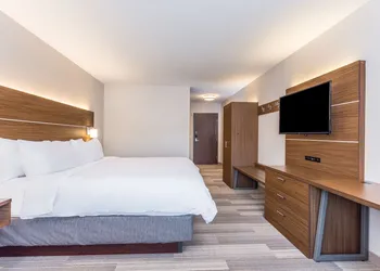 Holiday Inn Express & Suites Eau Claire North by IHG hotel thumbnail 3