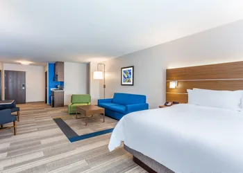 Holiday Inn Express & Suites Eau Claire North by IHG hotel thumbnail 5