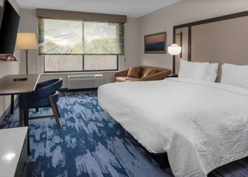 Fairfield Inn & Suites by Marriott Springfield Enfield hotel thumbnail 4