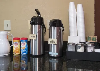 Red Roof Inn Cookeville - Tennessee Tech hotel thumbnail 2