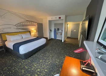 St. Louis Airport Hotel hotel thumbnail 5