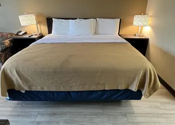 Rodeway Inn Walterboro I-95 hotel thumbnail 5