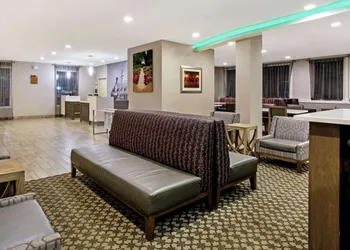 La Quinta Inn & Suites by Wyndham Williamsburg Historic Area hotel thumbnail 4