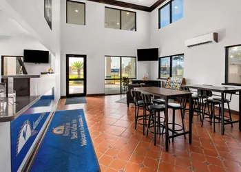Americas Best Value Inn Gonzales hotel thumbnail 4
