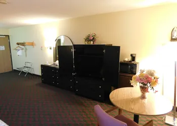 Days Inn by Wyndham Lexington NE hotel thumbnail 5