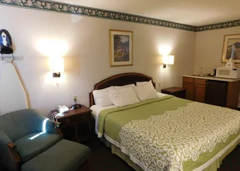 Days Inn by Wyndham Lexington NE hotel thumbnail 7
