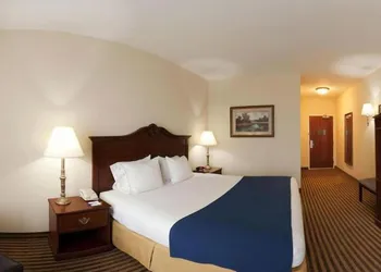 Holiday Inn Express & Suites Waxahachie by IHG hotel thumbnail 3