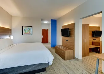 Holiday Inn Express & Suites Waxahachie by IHG hotel thumbnail 5