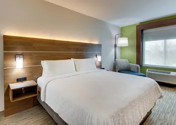 Holiday Inn Express & Suites Waxahachie by IHG hotel thumbnail 7