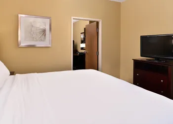 Comfort Inn & Suites Sharonville - Cincinnati North hotel thumbnail 6