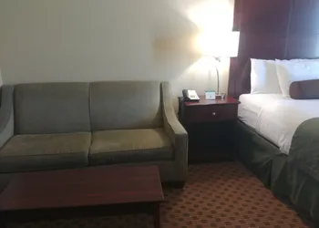 Cobblestone Hotel & Suites – Broken Bow hotel thumbnail 3