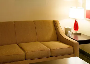 Holiday Inn Express Hotel & Suites Oxford by IHG hotel thumbnail 2