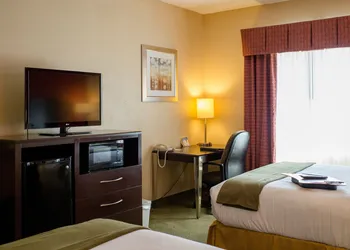 Holiday Inn Express Hotel & Suites Oxford by IHG hotel thumbnail 3