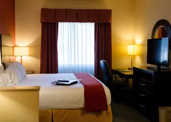 Holiday Inn Express Hotel & Suites Oxford by IHG hotel thumbnail 4