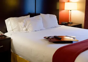 Holiday Inn Express Hotel & Suites Oxford by IHG hotel thumbnail 8