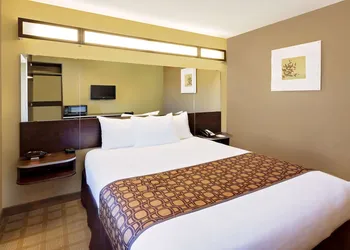 Microtel Inn & Suites by Wyndham Prairie du Chien hotel thumbnail 4