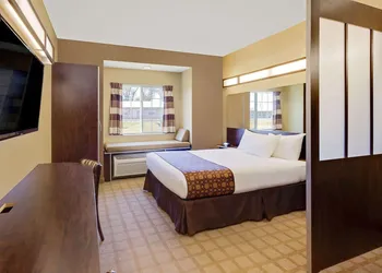 Microtel Inn & Suites by Wyndham Prairie du Chien hotel thumbnail 8