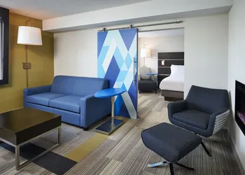 Holiday Inn Express Windsor Waterfront by IHG hotel thumbnail 4