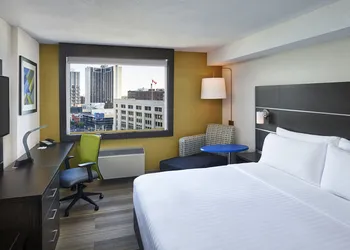 Holiday Inn Express Windsor Waterfront by IHG hotel thumbnail 5