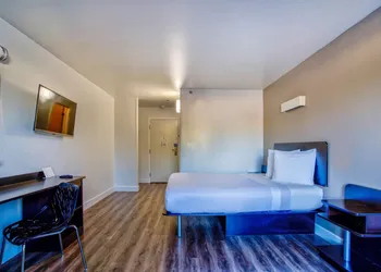 Motel 6 Hesperia, CA - West Main Street I-15 hotel thumbnail 8