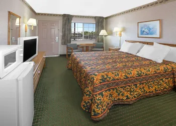 Days Inn by Wyndham Oroville hotel thumbnail 8