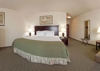 Holiday Inn Express Hotel & Suites Corsicana by IHG hotel thumbnail 3