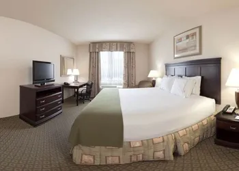 Holiday Inn Express Hotel & Suites Corsicana by IHG hotel thumbnail 4