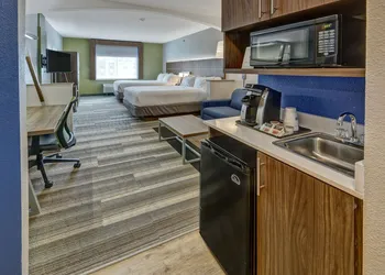 Holiday Inn Express Hotel & Suites Corsicana by IHG hotel thumbnail 7