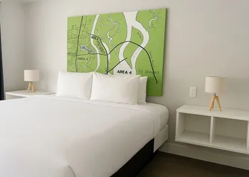Oneway Brunswick hotel thumbnail 8