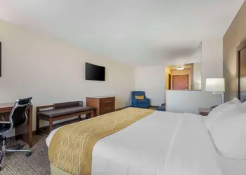 Comfort Inn & Suites Mitchell I-90 hotel thumbnail 4