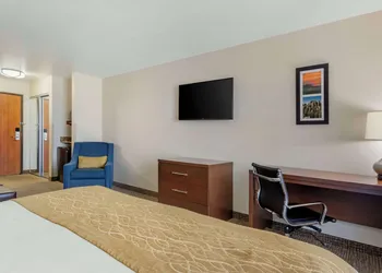 Comfort Inn & Suites Mitchell I-90 hotel thumbnail 7