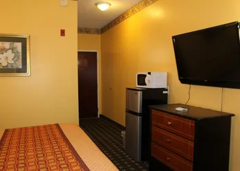 Magnolia Inn And Suites hotel thumbnail 6
