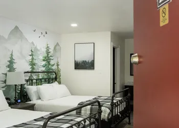 The Occidental Lodge hotel thumbnail 5