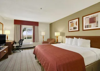 Baymont by Wyndham Evansville North/Haubstadt hotel thumbnail 2