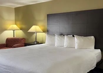 Baymont by Wyndham Evansville North/Haubstadt hotel thumbnail 5