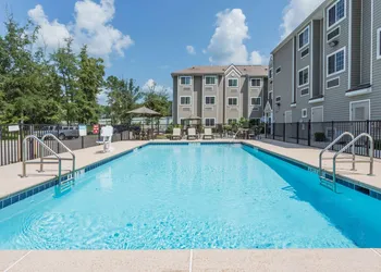 Microtel Inn & Suites by Wyndham Jacksonville Airport hotel thumbnail 2