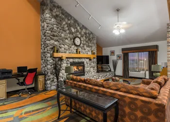 Ramada by Wyndham Platte City KCI Airport hotel thumbnail 5