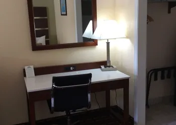 Days Inn by Wyndham Cornelia hotel thumbnail 3