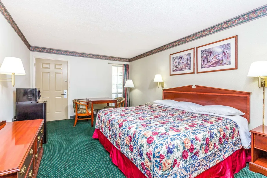 Days Inn by Wyndham Cornelia hotel detail image 6