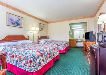 Days Inn by Wyndham Cornelia hotel thumbnail 7