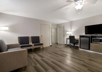SureStay Hotel by Best Western Grants hotel thumbnail 7