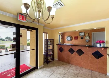 Econo Lodge Inn & Suites San Antonio near Frost Bank Center hotel thumbnail 4